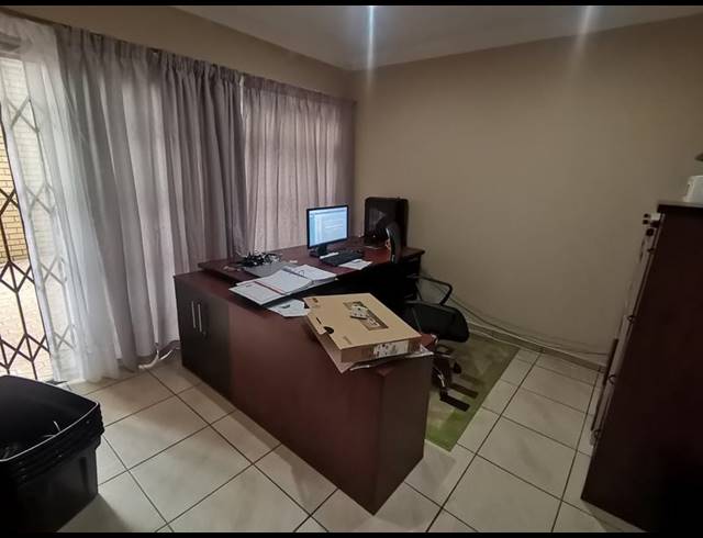 4 BEDROOM HOUSE FOR SALE IN VANDERBIJLPARK SW 5